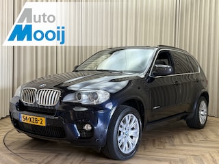 BMW X5 xDrive40d M-Sport Full Option / Carbon Schwartz / Keyless / HUD / Soft-Close / Panoramadak / Adapt. Cruise / Memory / Afn Trekhaak / 19'' LMV