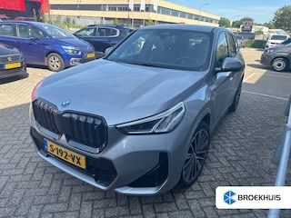 BMW iX1 xDrive30 67 kWh | M-sport | | Achteruitrijcamera | Apple Carplay/Android Auto|telefoonintegratie premium | Elektrische ramen voor en achter