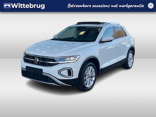 Volkswagen T-Roc 1.5 TSI Style / Panorama dak / IQ Led / Virtual cockpit pro / App-connect / Stoelverwarming voorzijde / 17'' LMV
