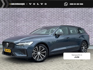 Volvo V60 2.0 T6 Plug-in Hybrid AWD Plus Dark | PHEV Long Range | Achteruitrijcamera | Parkeersensoren | Elektrisch Verstelbare Voorstoelen | Stoelverwarming voor en achter | Harman Kardon Audio | Keyless Entry | Elektrische Achterklep | Navigatie Google Maps | Apple Carplay | Android Auto