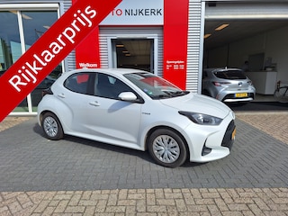 Toyota Yaris 1.5 Hybrid Active met parelmoer metallic