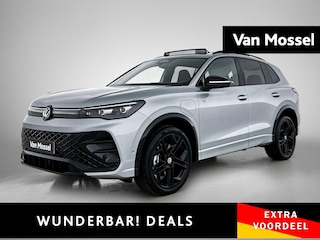 Volkswagen Tiguan 1.5 eHybrid R-Line Edition 204 PK | Trekhaak | Black Style | Panoramadak | Camera | Android Auto | Navigatie | Keyless access | Ruiten getint | Achterklep elektrisch | Ergo stoelen | Apple Carplay | Dodehoeksensoren | Stoelverwarming |