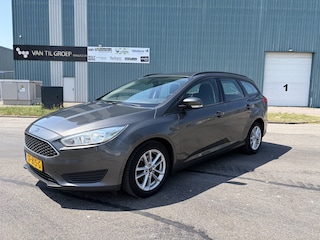 Ford Focus Wagon 1.0i Eco-Boost Trend Edition 101 PK. Zeer goed onderhouden auto !!! Rijdt ook helemaal nieuw !! Distributieriem en waterpomp recent vervangen !