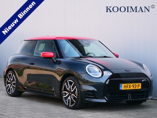 Mini Cooper 3-Deurs E 184 Pk John Cooper Works 40.7 kWh Panoramadak / Head-up / Winterpakket / Camera
