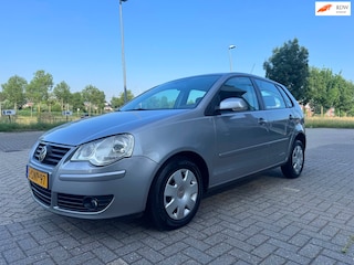 Volkswagen Polo 1.4-16V Cross