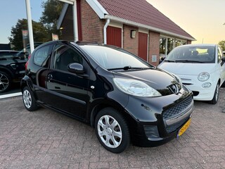 Peugeot 107 1.0-12V 5-DRS AIRCO/CV/RADIO/ENZ. NIEUWE APK KEURING
