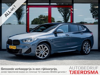 BMW X2 xDrive25e High Executive | M-Sport | Harman & Kardon | Leder | Memory | Camera | Stoelverwarming | Navigatie | Climate Control | M Pakket | Sportstoelen | 19'' Lichtmetalen Velgen | Parkeersensoren |
