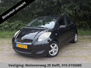 Toyota Yaris 1.3 VVTi BLACKLINE COMFORT EDITION 1e EIGENARESSE 100% ONDERHOUDEN. SPORTVELGEN.SPOILER TOPAUTO!