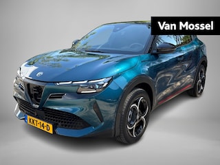 Alfa Romeo Junior 1.2 Turbo Hybrid Ibrida Speciale | Navigatie | Parkeersensoren | Camera | Apple Carplay/Android Auto | LMV 18"| Cimate Control | Cruise control |