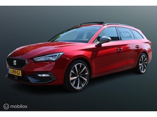 Seat Leon Sportstourer 1.5 TSI FR Launch Edition, Pano, Trekhaak, Alcantara, Camera, Stoel/stuur verwarming, Memory seats, Pdc voor + achter, Adaptive cruise control, Keyless entry, Navi, Clima, App connect, Donkere hemel, 18 Inch Lmv.