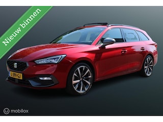 Seat Leon Sportstourer 1.5 TSI FR Launch Edition, Pano, Trekhaak, Alcantara, Camera, Stoel/stuur verwarming, Memory seats, Pdc voor + achter, Adaptive cruise control, Keyless entry, Navi, Clima, App connect, Donkere hemel, 18 Inch Lmv.