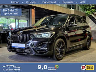 BMW X1 xDrive25e High Executive Sportlin | Black Edition | Panorama | Trekhaak | Camera | Stoelverwarming