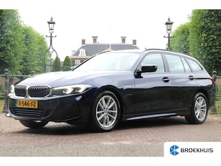 BMW 3-serie Touring 330e | NL-AUTO! | PERFECTE STAAT! | NAVI | CLIMA | CRUISE | PARK SENS V+A | FULL LED | BTW AUTO! | DEALER OH!