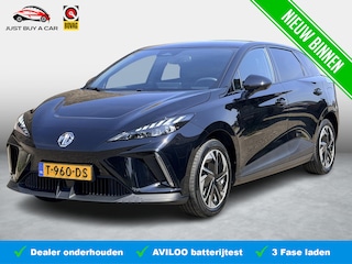 MG 4 Electric Luxury 64 kWh SoH 95,6% / Warmtepomp / 3 Fase / Stoel en Stuur verwarming / Dealergarantie en onderhouden /