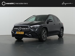 Mercedes-Benz GLA 180 Business Solution AMG | Panoramaschuifdak | Premium Plus | Trekhaak | Nightpakket | Achteruitrijcamera | Stoelverwarming voor |