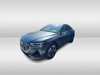 Audi E-tron 55 quattro S edition 95 kWh / Trekhaak / Panoramadak / 360Camera / RS Seats / Luchtvering / Keyless / 21'' / CarPlay / Matrix LED / Stoelverwarming / DAB / ACC