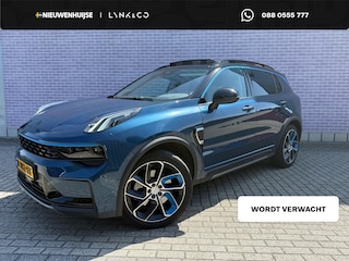 Lynk & Co 01 1.5 Plug-in Hybrid | PHEV | Trekhaak | Panoramadak | Achterutirijcamera | Parkeersensoren | Keyless Enntry | Elektrische Achterklep | Elektrisch Verstelbare Stoel | LED Koplampen | Cruise Control Adaptief | Stoelverwarming | Navigatie | Apple Carplay  | Android Auto