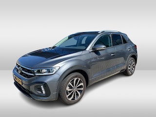 Volkswagen T-Roc 1.5 TSI R-Line Business / Trekhaak / Camera / CarPlay / Keyless / Getint glas / 17'' / Stoelverwarming / Virtual Cockpit / DAB / ACC