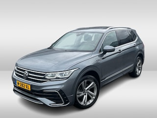 Volkswagen Tiguan 1.5 TSI R-Line Business+ 7p. / Trekhaak / Panoramadak / Camera / CarPlay / Keyless / 19'' / Mattrix LED / Stoelverwarming / DAB / ACC