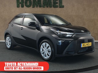 Toyota Aygo Hybrid 115 play - NIEUW MODEL - DIRECT UIT VOORRAAD LEVERBAAR - APPLE CARPLAY/ ANDROID AUTO - CLIMATE CONTROL - ADAPTIEVE CRUISE CONTROL - 17 INCH WIELEN - LICHTSENSOR - DIGITAAL DASHBOARD - CAMERA -