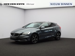 Volvo V40 T3 152PK Polar+ Sport / Trekhaak / Panoramisch Dak / DAB+ / Verwarmbare Voorruit / Leder/Nubuck / Verwarmbare Voorstoelen / Harman Kardon / Volvo Guard Alarm /
