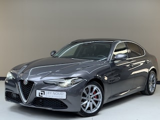 Alfa Romeo Giulia 2.0T Super, 200Pk, 2020, 1ste eigenaar, Volledig onderhouden, Panoramadak, Climate control, Cruise control, Parkeersensoren, Xenon koplampen, Elektrische stoelen, Stoel + stuurverwarming,