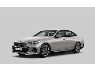 BMW i5 eDrive40 84 kWh M Sport | Orig. NL | Driving Assistant Plus | Lederen Bekleding | Ambient verlichting |