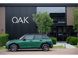 Mini Cooper 5-Deurs 1.5 C John Cooper Works M | Panorama | Leder | Head-Up | 18"LM | British Racing Green