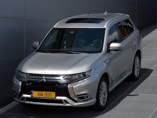 Mitsubishi Outlander PHEV 2.4 INSTYLE 4WD | PLUG IN HYBRID | V2H | SOH 75% | FULL OPTIONS | LEDER | SCHUIFDAK | ADAPTIEF CRUISE | ALL SEASON BANDEN | FABRIEKSGARANTIE TOT 09-06-2029* | ALL IN RIJKLAARPRIJS