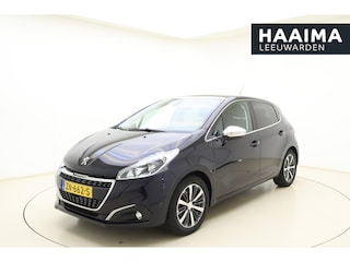 Peugeot 208 1.2 PureTech Allure | Trekhaak | Achteruitrijcamera | Panoramadak | Navigatie | Airco | Climate control | Bluetooth koppeling