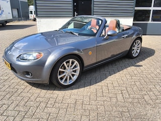 Mazda MX-5 2.0 S-VT Touring Cabrio met Airco en stoelverwarming.