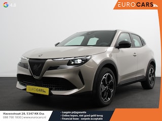 Alfa Romeo Junior Elettrica Automaat 156PK Adaptieve Cruise Control LMV 18 inch Full Led Matrix Parkeer sensoren Navigatie Apple Carplay / Android auto  Climate Control