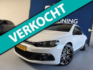 Volkswagen Scirocco 1.4 TSI / bj.2009 / kleur: wit / airco / half leder/ sportvelgen / scherm / APK 04/2027 en NAP met 233814 km.