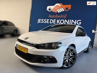Volkswagen Scirocco 1.4 TSI / bj.2009 / kleur: wit / airco / half leder/ sportvelgen / scherm / APK 04/2027 en NAP met 233814 km.