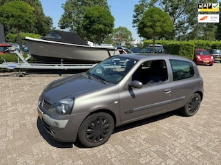 Renault Clio 1.4-16V Privilège /bj.2003 / kleur: zwart / cruise control / stereo / stuurbekr. /NAP met 252028 km./APK tot 10/2026.
