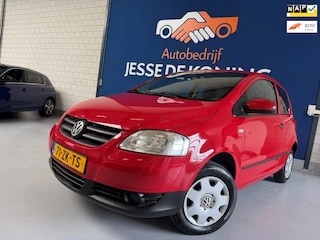 Volkswagen Fox 1.4 Trendline / bj.2008 / kleur: rood / stuurbekrachtiging / stereo / APK tot 06/2027 / NAP met 202687 km./ Zuinig.