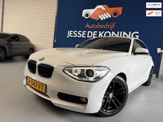 BMW 116i Business+ / bj.2012 / 5 deurs / kleur: wit / navigatie / sportvelgen / NAP met 143545 km.en APK tot 03/2027 / etc