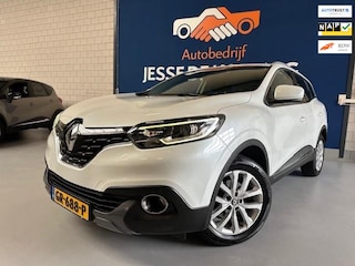 Renault Kadjar 1.2 TCe Intens /bj.2015/ parelmoer wit/ climate/trekhaak/half leder/camera/scherm/NAP met 184287 km.en APK 09/2025.