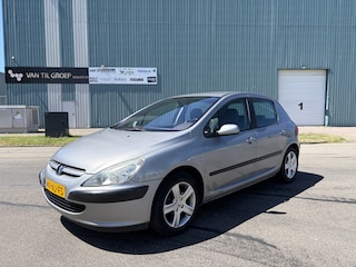 Peugeot 307 2.0-16V XTi 5-Deurs 136 PK. Mooie en zeer fijn rijdende auto van de tweede eigenaar !!! Alle keuringen toegestaan !!