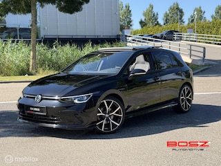 Volkswagen Golf 8 1.5 eTSI R-Line DSG PANO IQ AMBIENT BLACK