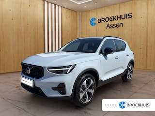 Volvo XC40 2.0 B4 Plus Dark | BLIS | Verwarmde Voorstoelen | Camera | Keyless start / entry | Harman Kardon |