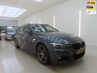 BMW 3-serie Touring 318i M Sport Corporate+Led+Volleder+navigatie+stoel-verw+Media-Pack+18"Lmv = ORIG/DEALER/NL !! OKT-2019