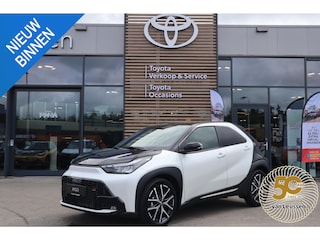 Toyota Aygo HYBRID 115 GR-SPORT DIRECT LEVERBAAR! JBL-AUDIO STOELVERW P-SENSOREN KEYLESS APPLE/ANDROID 18"LMV