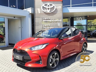 Toyota Yaris 1.5 Hybrid 130 Executive NIEUW DIRECT LEVERBAAR! STOEL/STUURVERW 17'' LM-VELGEN PARK-SENSOREN CLIMA KEYLESS LEER NAVI CAMERA APPLE/ANDROID LED