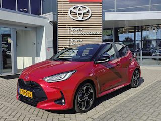 Toyota Yaris 1.5 Hybrid 130 Executive NIEUW DIRECT LEVERBAAR! STOEL/STUURVERW 17'' LM-VELGEN PARK-SENSOREN CLIMA KEYLESS LEER NAVI CAMERA APPLE/ANDROID LED