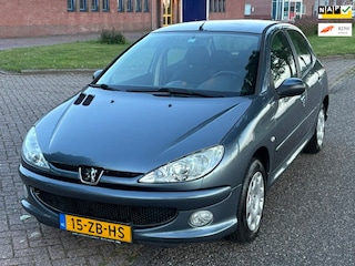 Peugeot 206 1.4 Forever 5-Drs Airco Electr. pakket ABS Getint glas 2 x airbag Cruisecontrol Colorpakket Dealeronderhoud Nieuwe Apk