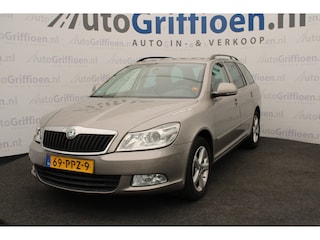 Skoda Octavia Combi 1.2 TSI Ambition met lichte voorschade RV auto is rijdbaar
