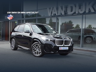 BMW iX1 eDrive20 M-Sport pakket Innovation Pack Travel Pack Head-up Pano-Dak Park-Plus 18'LM Velgen