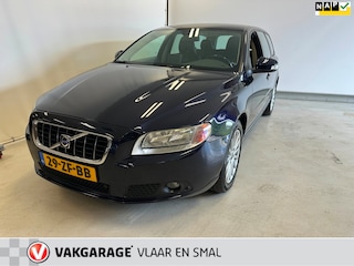 Volvo V70 2.5T Momentum -Leder -Cruise controle -Navigatie-Trekhaak 1800 kilo--goed onderhouden