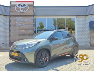 Toyota Aygo LIMITED AUTOMAAT CABRIO NL-AUTO 18"LM-VELGEN PRIVACY-GLASS JBL-AUDIO HALF-LEDER STOELVERW.